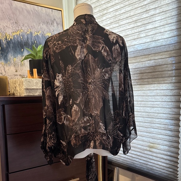 Woman's Sheer Black and Brown Silk Floral Kimono w/ Tie. Size 2/L - Picture 4 of 6